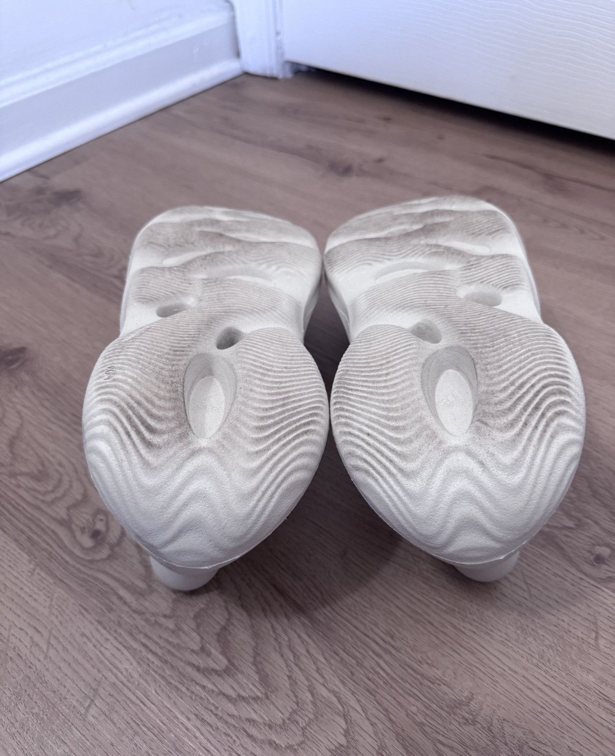 Adidas Adidas Yeezy Foam RNNR Sand Size US 10 / EU 43 - 14 Thumbnail