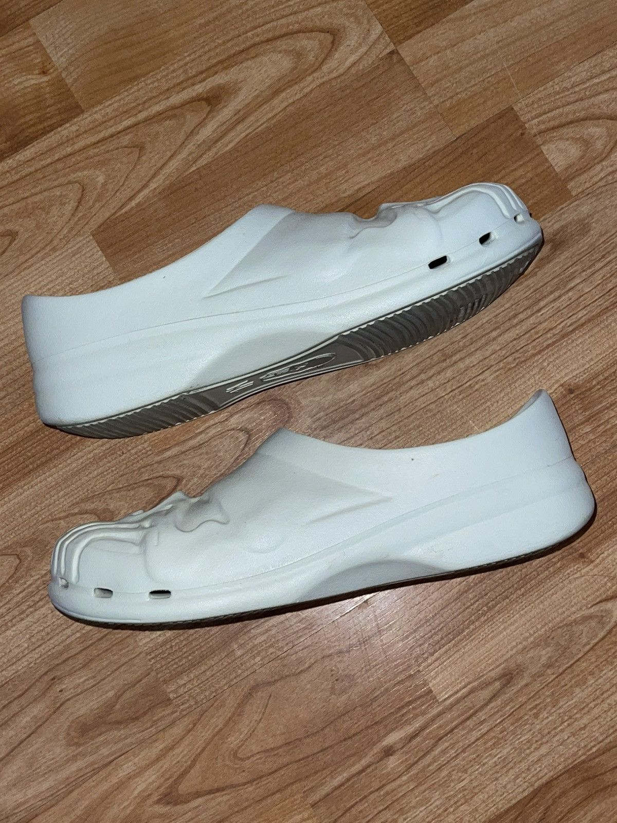 Warren Lotas Warren Lotas Obligatory Foam Shoe Sz 11 White skull clogs Size US 11 / EU 44 - 3 Thumbnail