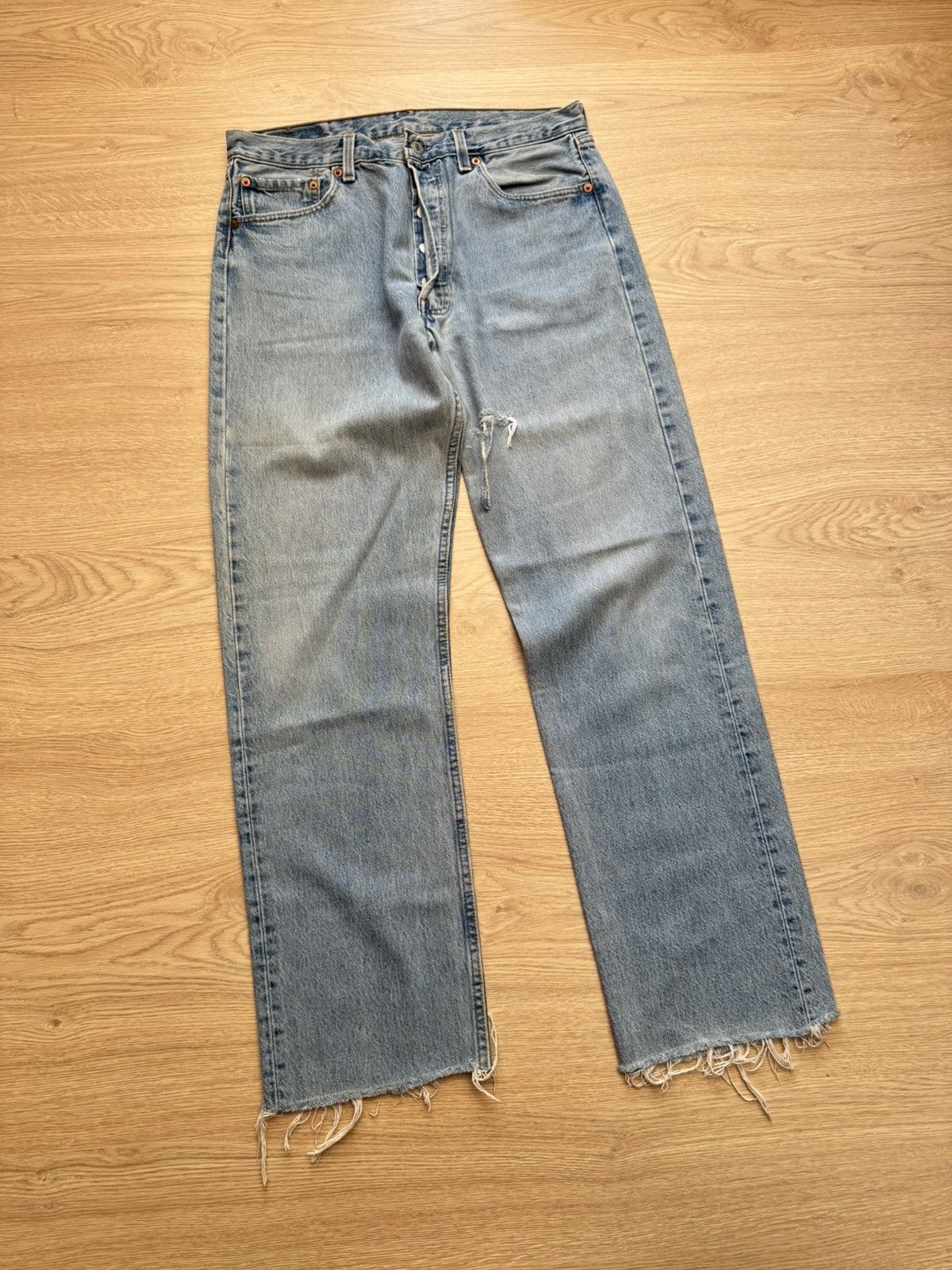 Levi's Vintage 90’s Levi’s Distressed Made In USA Blue Denim Jeans Size US 32 / EU 48 - 1 Thumbnail