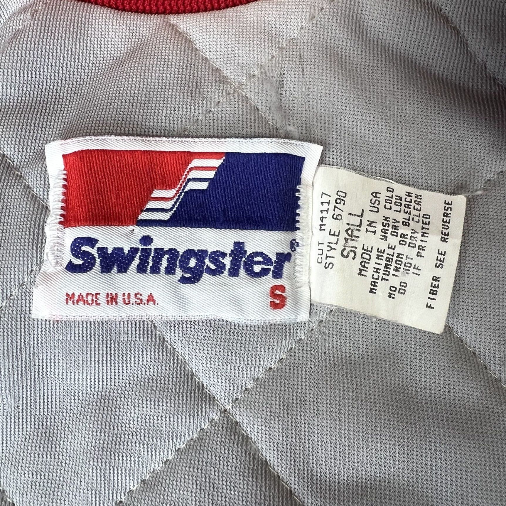 Vintage VINTAGE Swingster Chicago Bulls Satin Bomber Jacket Adult Small Red 90s Basketball NBA Embroidered Logo Size US S / EU 44-46 / 1 - 2 Thumbnail