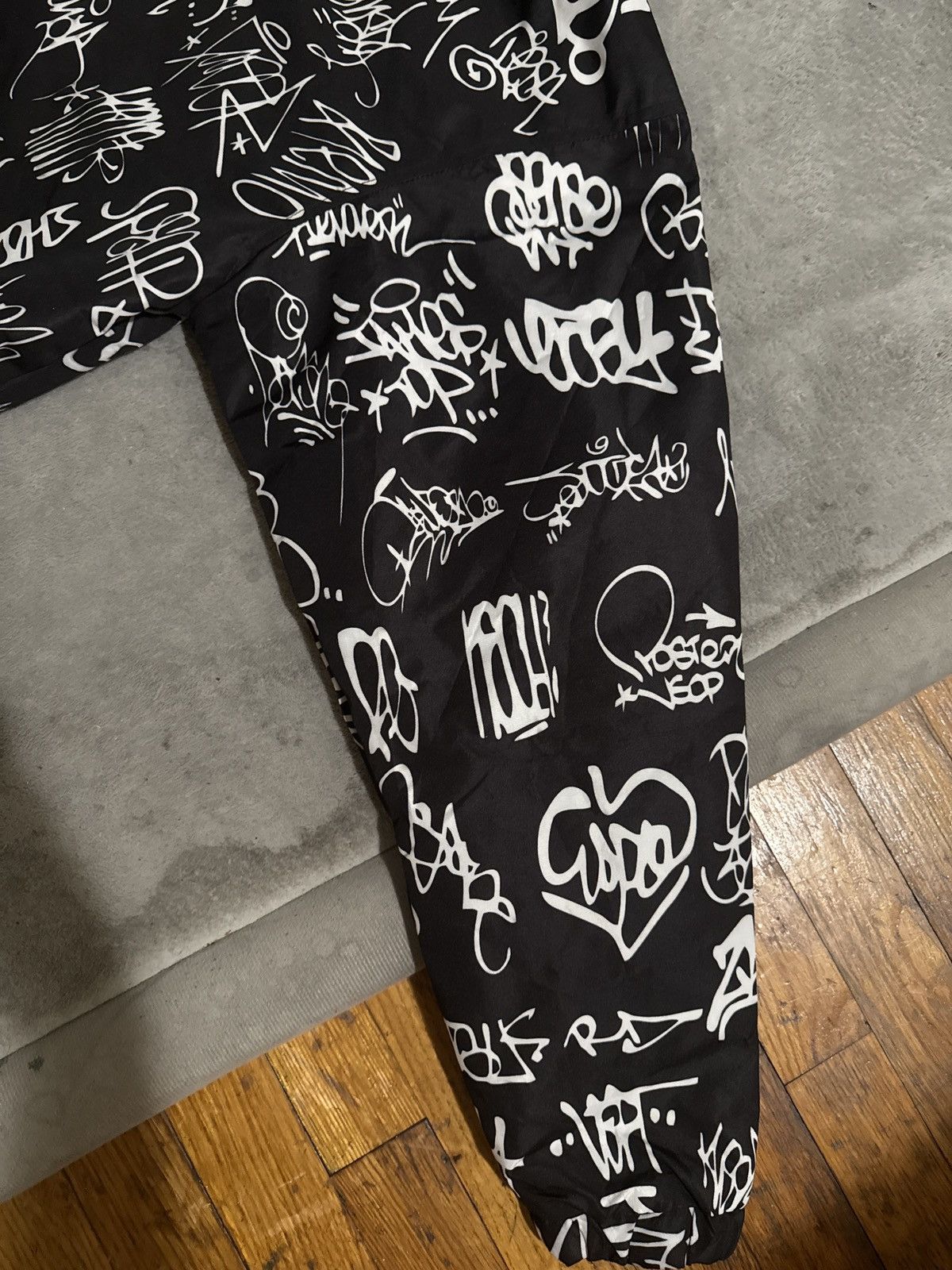 Other Vintage 90s Graffiti Nylon Rain Jacket Parka Medium/Large Size US L / EU 52-54 / 3 - 9 Thumbnail