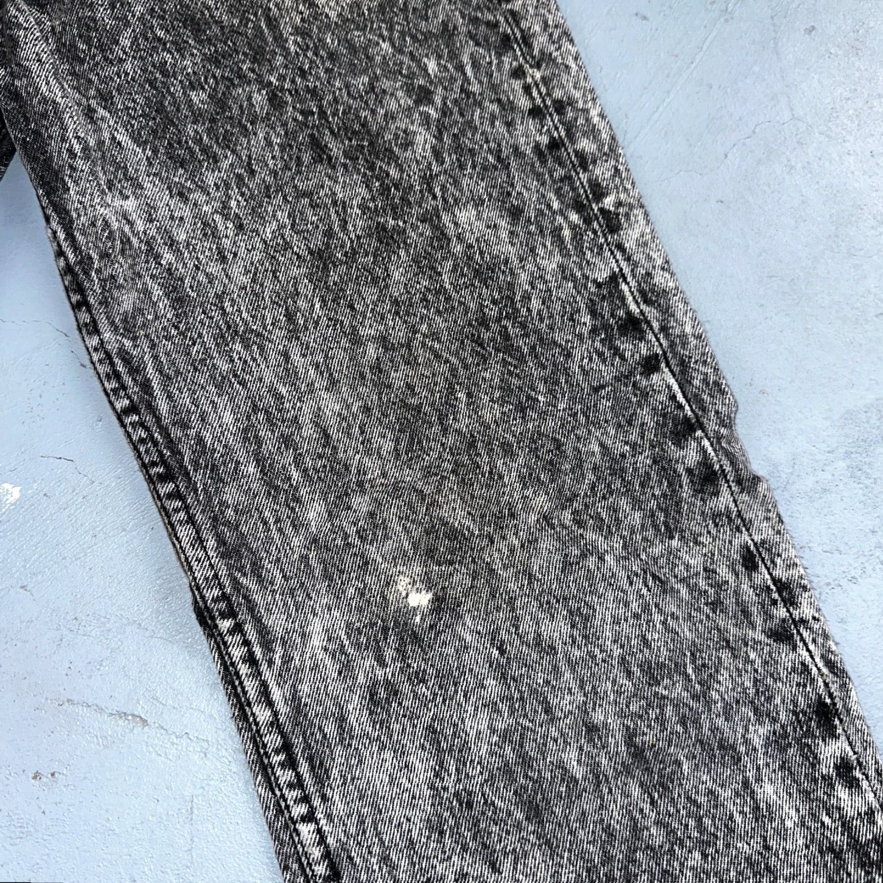 Levi's VINTAGE Levi's 501 Jeans Men 30x32 Straight Black Acid Wash 90s USA XX Regular Inseam 32 Size US 30 / EU 46 - 5 Thumbnail