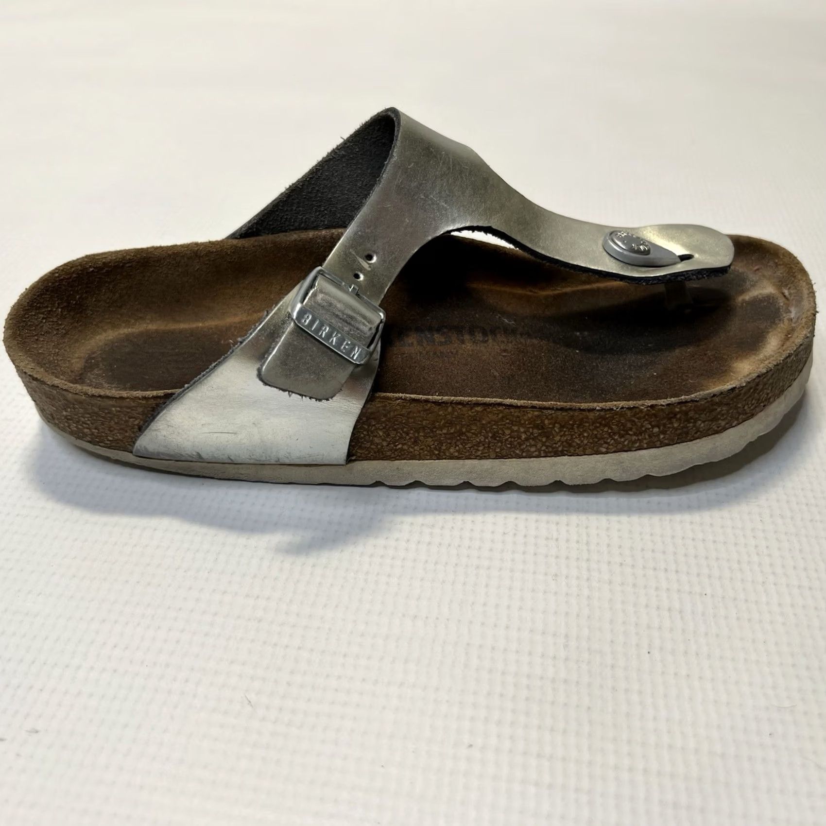 Birkenstock Birkenstock Gizeh Sandal Metallic Silver Gray Thong T Strap Women EU 36 US L 5 Size US 5 / IT 35 - 4 Thumbnail
