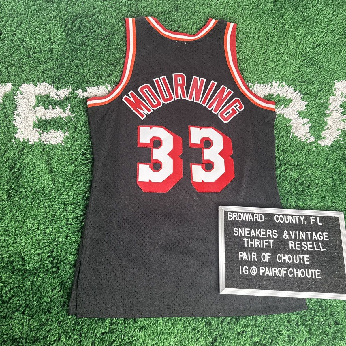 Mitchell & Ness Mitchell and Ness Jerseys Alonzo Mourning Miami Heat 1996-97 Size US M / EU 48-50 / 2 - 2 Thumbnail