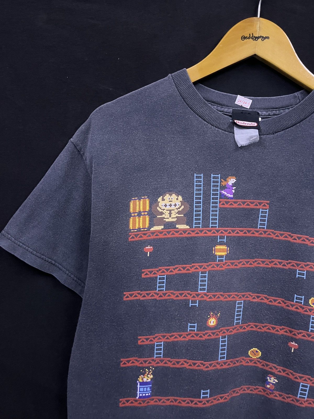 Vintage SUN FADED 2006 NINTENDO DONKEY KONG TSHIRT Size US M / EU 48-50 / 2 - 2 Thumbnail