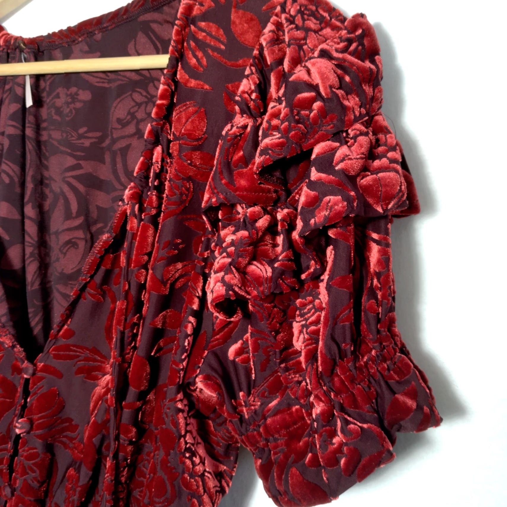 Free People Free People Velveteen Dream Shirt S Red Floral Velour Crop Peasant Ruffle V Neck Size S / US 4 / IT 40 - 7 Thumbnail