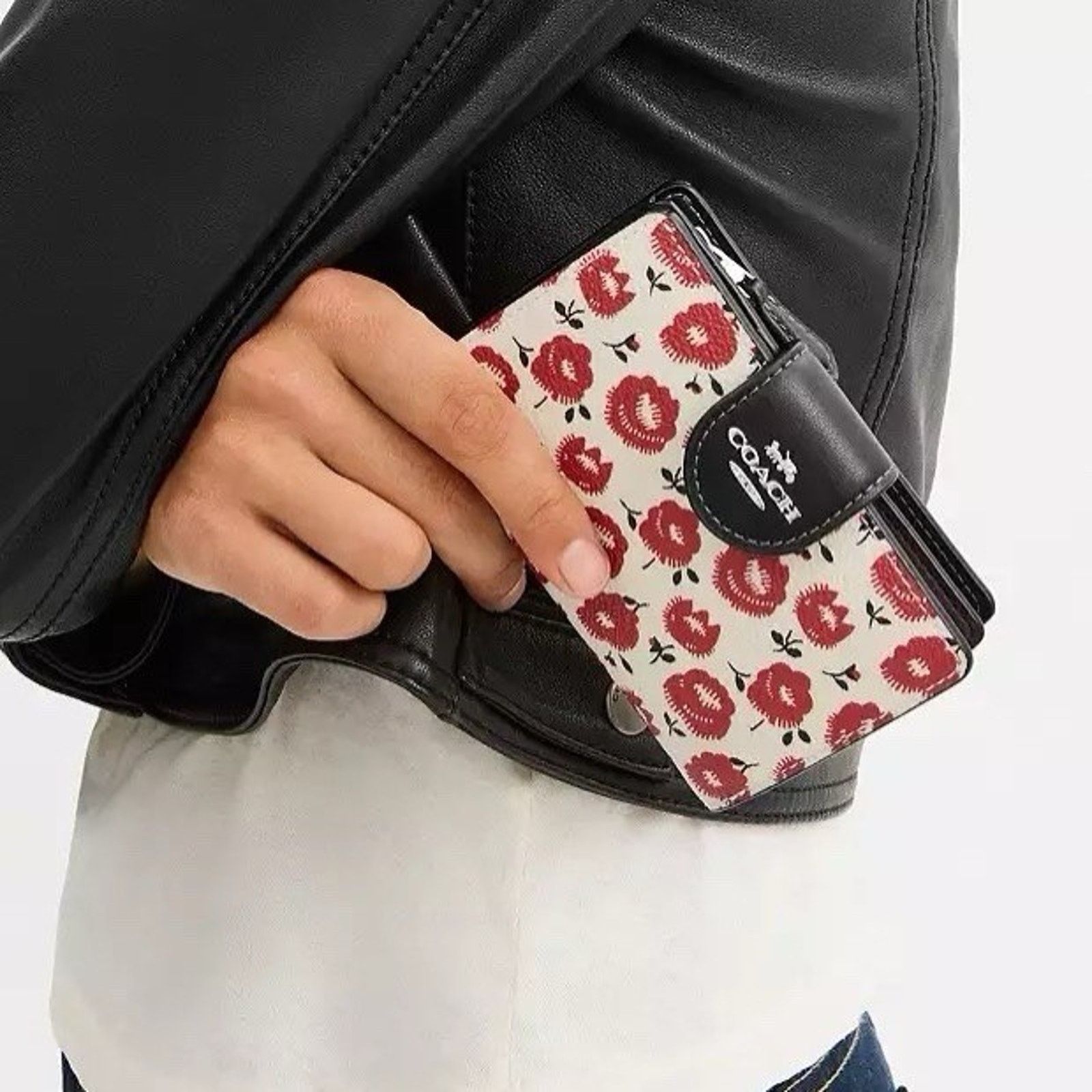 Coach NWT Coach Medium Corner Zip Wallet CBO38 Chalk Red Floral Size ONE SIZE - 10 Thumbnail