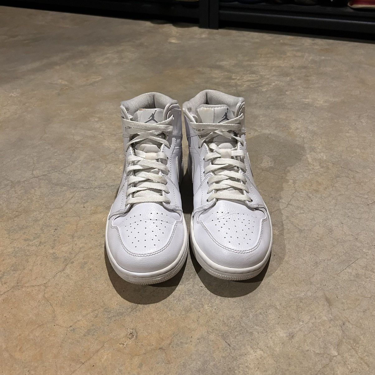 Jordan Brand × Nike Air Jordan 1 Retro Mid Triple White Cool Grey 2014 US 10.5 Size US 10.5 / EU 43-44 - 3 Thumbnail
