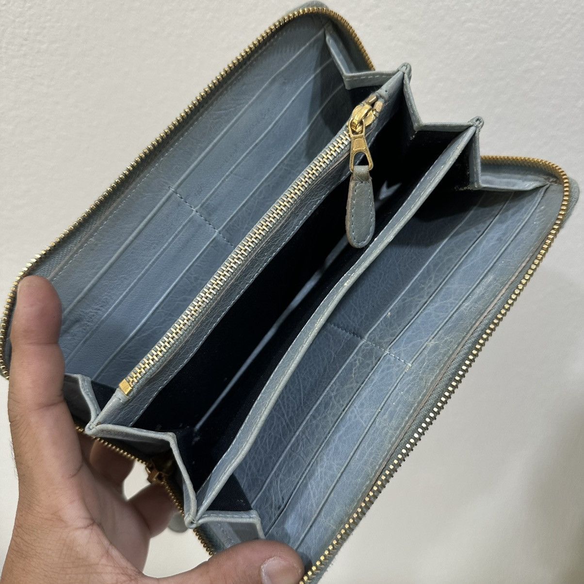 Balenciaga ‼️LASTDROP‼️ AUTH. BALENCIAGA ROUND ZIPPER PURSES LONG WALLET Size ONE SIZE - 7 Thumbnail