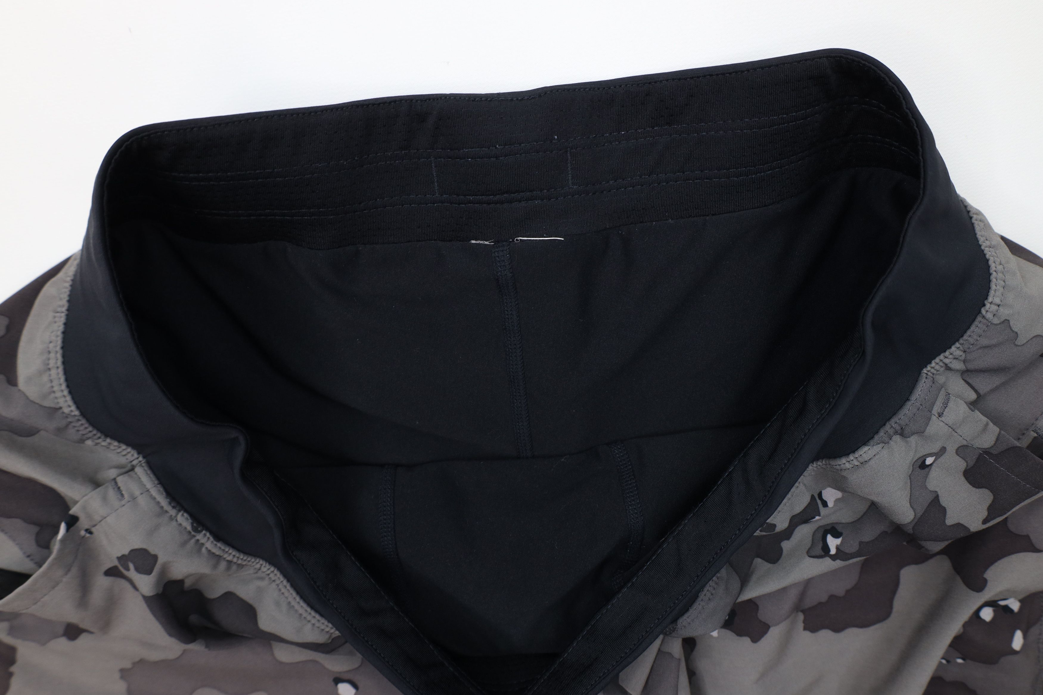 Fabletics Fabletics Stretch Lined Running Jogging Shorts Camouflage Size US 32 / EU 48 - 8 Thumbnail