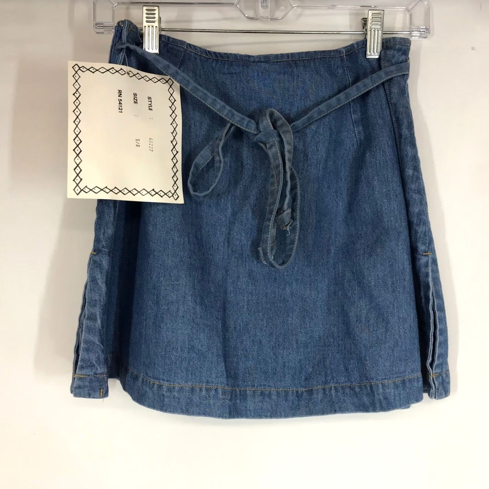 Denime VINTAGE True Blue Denim Skirt Tie Waist A-Line Short Women 5/6 Blue Cotton Pockets Slit Tan? (Note: There is an error) Size 27" / US 4 / IT 40 - 4 Thumbnail