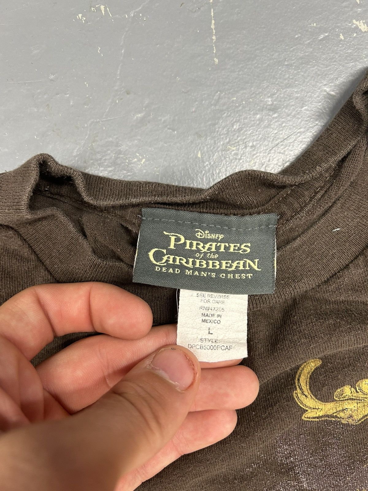 Vintage Crazy Vintage Y2K Essential Brown Pirates Caribbean T-Shirt Size US S / EU 44-46 / 1 - 3 Thumbnail