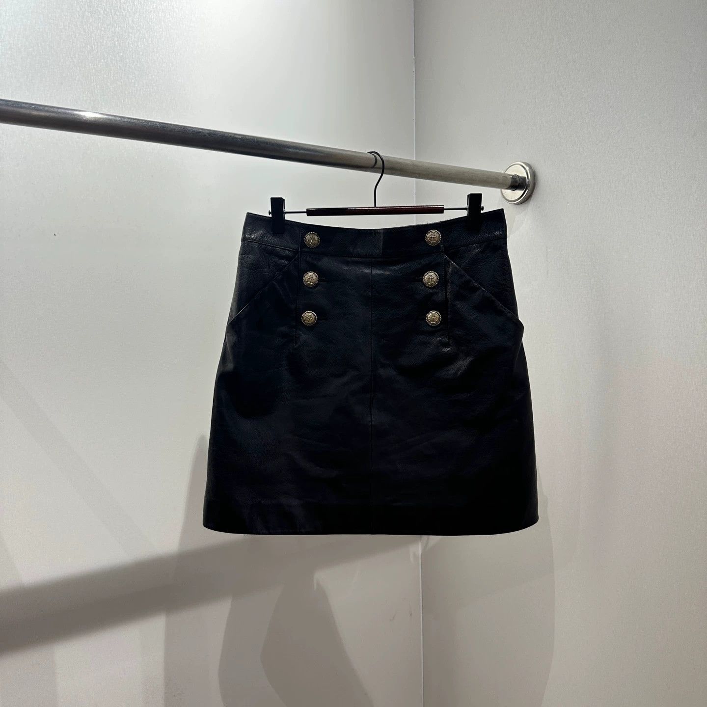Chanel Chanel anchor button cowhide leather skirt 36 feb509 Size 26" / US 2 / IT 38 - 1 Thumbnail
