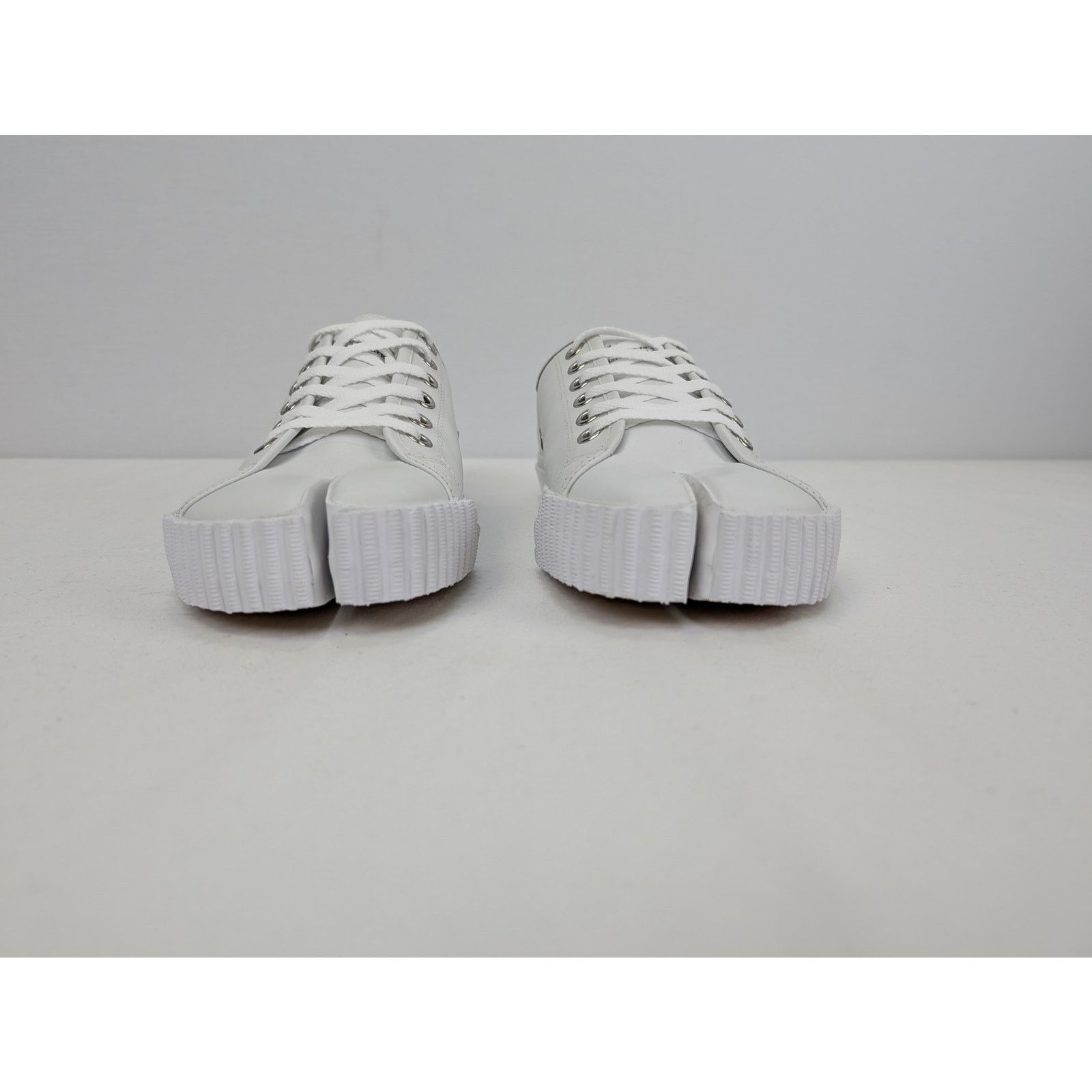 Maison Margiela o1rshd1 Tabi Low Top Sneakers in White Size US 6 / EU 39 - 10 Thumbnail