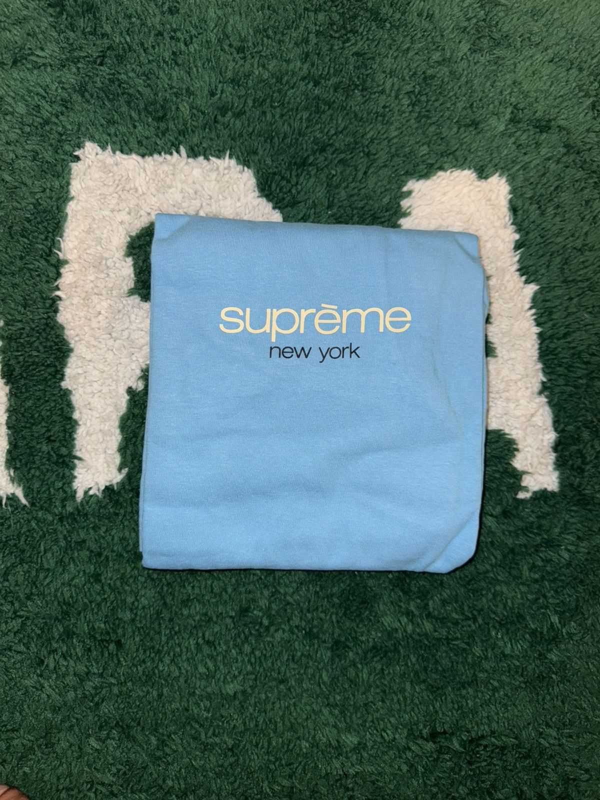 SS22’ Supreme “ Classic Logo “ Short Sleeve Sz.L