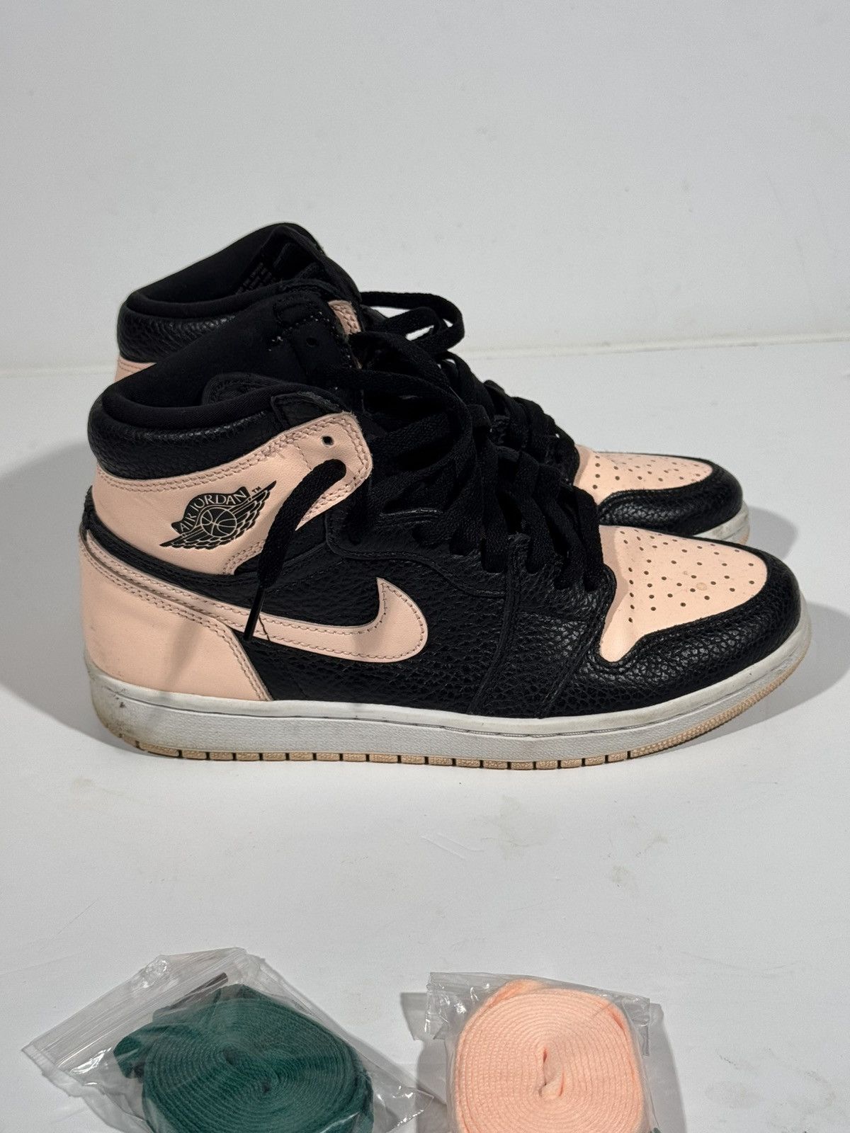 Jordan Brand × Nike Jordan 1 Retro High Black Crimson Tint Size US 8 / EU 41 - 1 Thumbnail
