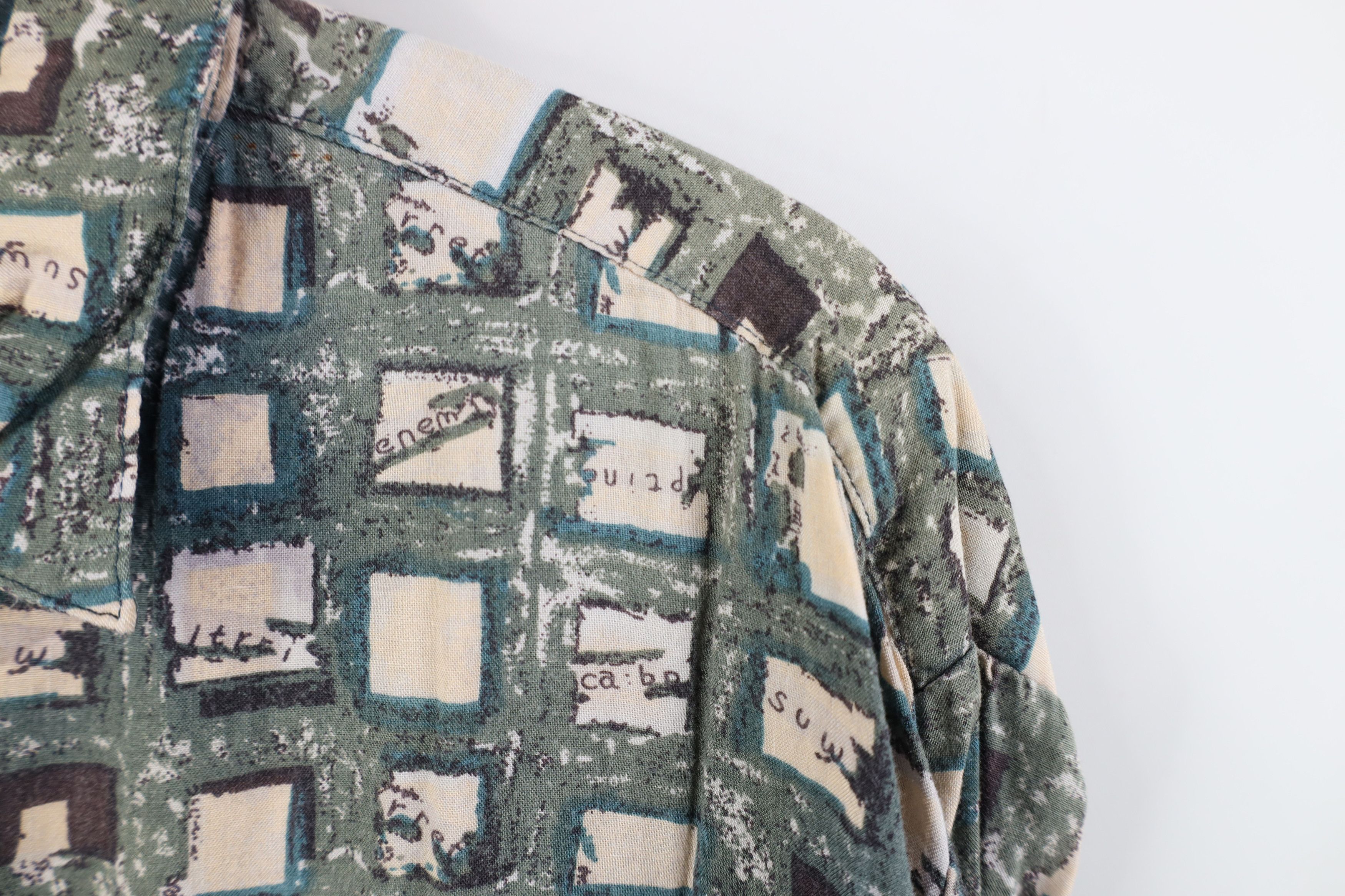 Vintage Vintage 90s Streetwear Rayon Gabardine Collared Button Shirt Size US S / EU 44-46 / 1 - 8 Thumbnail