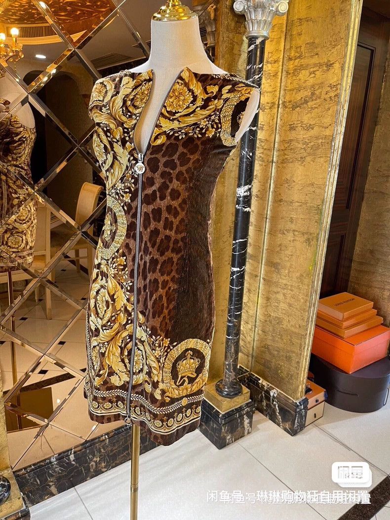 Versace Versace Baroque velvet vest dress Size M / US 6-8 / IT 42-44 - 3 Thumbnail