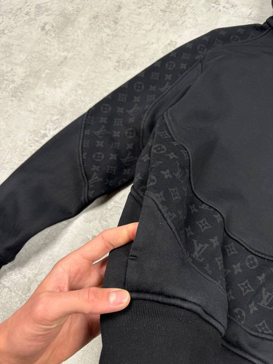 Louis Vuitton Louis Vuitton Monogram Circle Cut Black Hoodie Size M Size US M / EU 48-50 / 2 - 8 Thumbnail