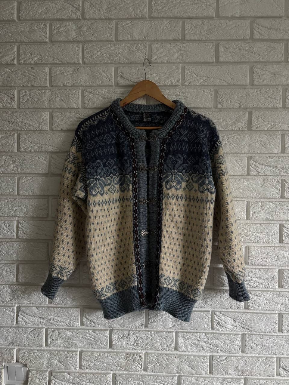 Dale Of Norway Dale Of Norway 🇳🇴 cardigan feeling use 80-90’s Nordic pattern Size M / US 6-8 / IT 42-44 - 2 Thumbnail