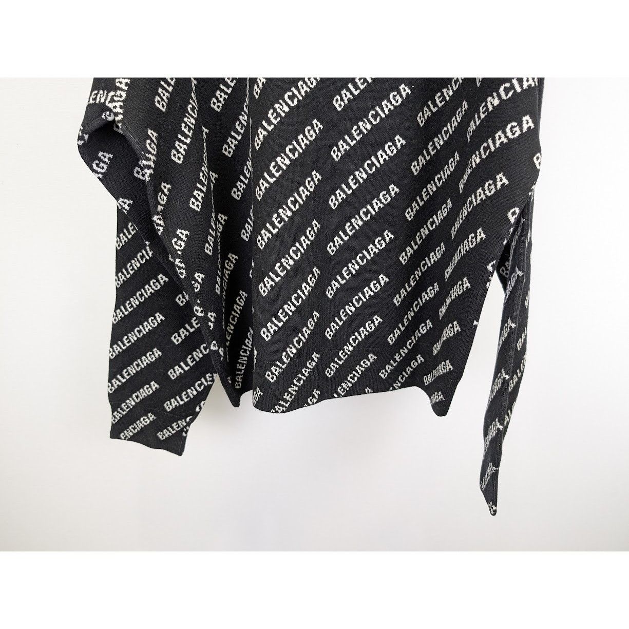 Balenciaga o1rshd1 Q:2 / All Over Logo Sweater in Black Size US L / EU 52-54 / 3 - 13 Thumbnail