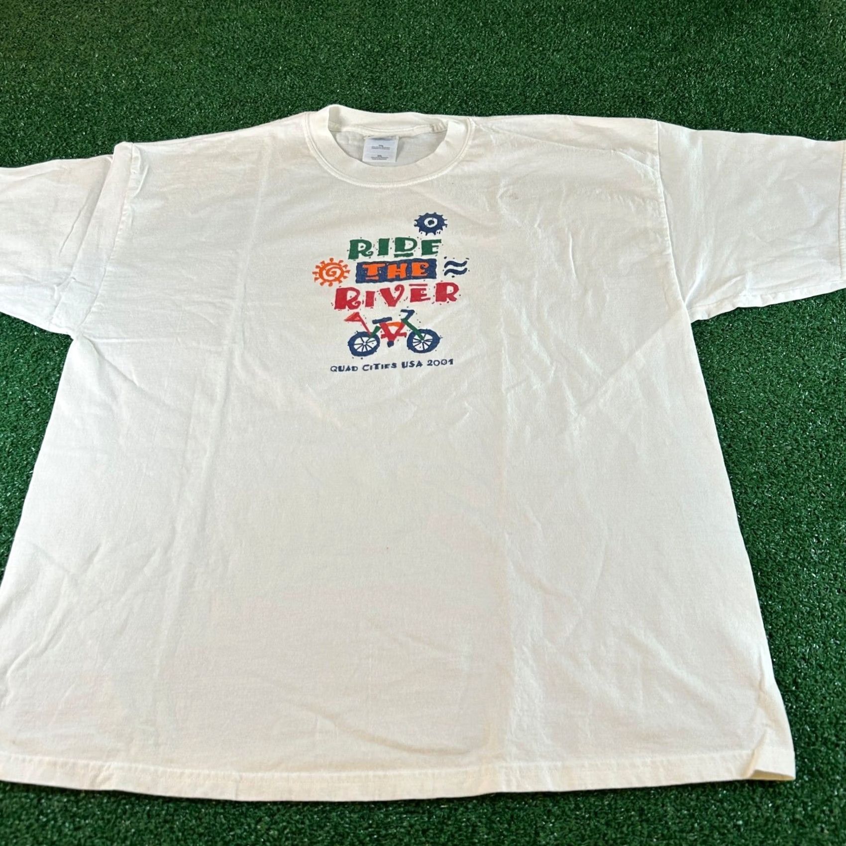 Gildan VINTAGE Gildan T-Shirt Mens 2XL White Graphic Ride The River Quad Cities 2001 Retro Crew Neck Short Sleeve Heavyweight Preshrunk Cotton TrueBreen Size US XXL / EU 58 / 5 - 2 Thumbnail