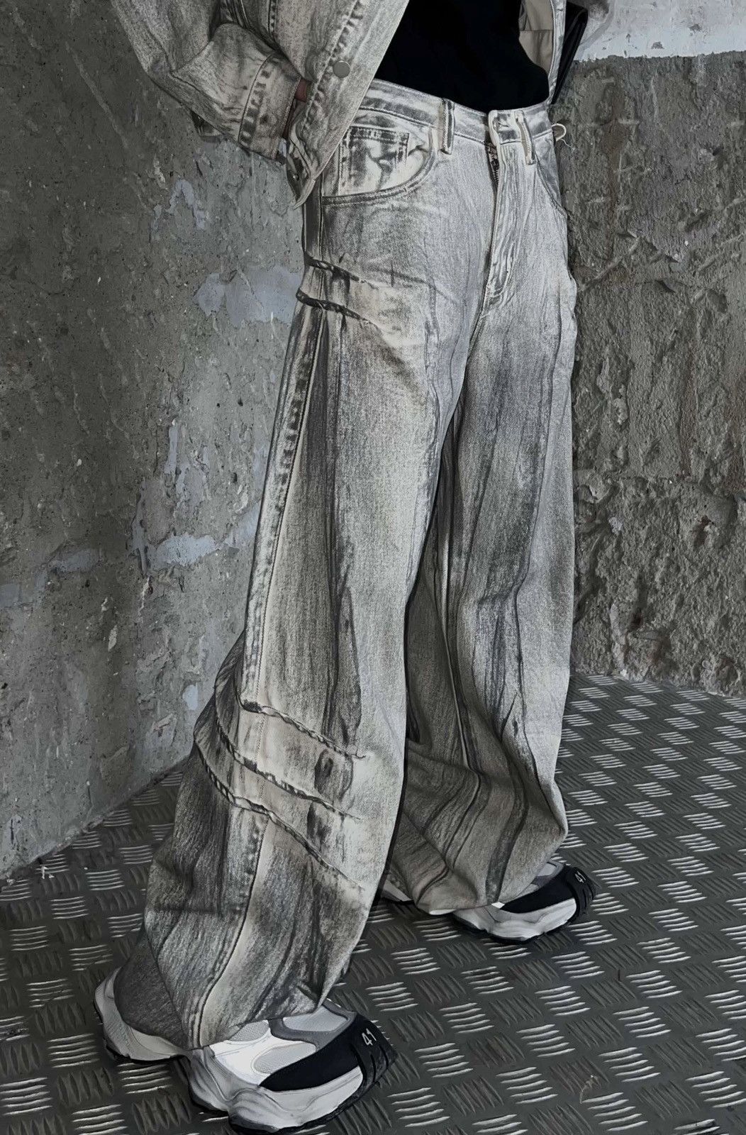 image of Vintage Avant Garde Fashion Dirty Dyed Baggy Jeans Pants in Mix, Men's (Size 30)