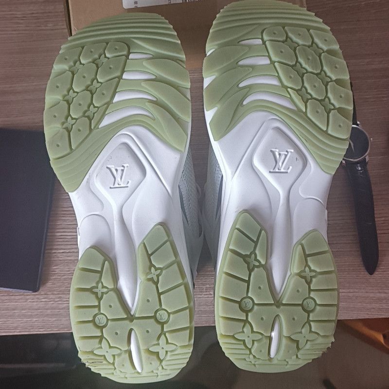 Louis Vuitton Louis Vuitton Run 55 Stylish Low-Top Sneakers Size US 8 / IT 38 - 4 Thumbnail