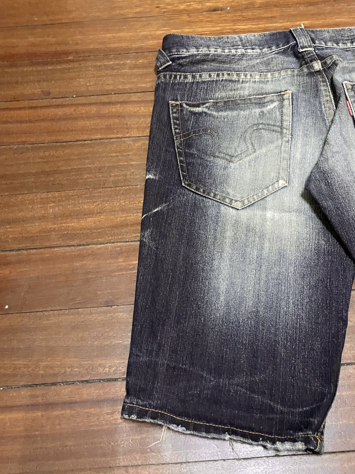 Le Grande Bleu (L.G.B.) Very Rare Design Vintage Tornado Mart Distressed Jeans 2000s Size US 33 - 7 Thumbnail