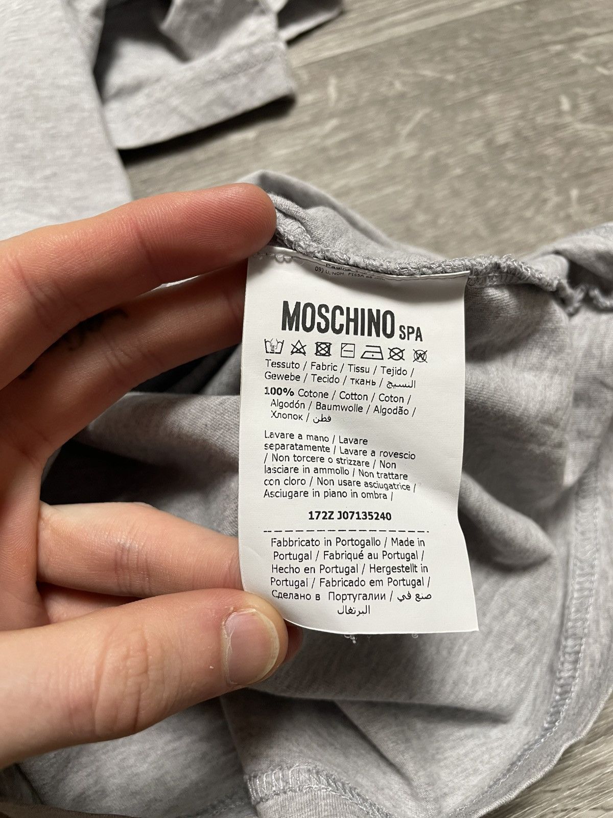 Moschino Vintage Moschino Milano Big Logo Gray T-Shirt Size US XL / EU 56 / 4 - 11 Thumbnail