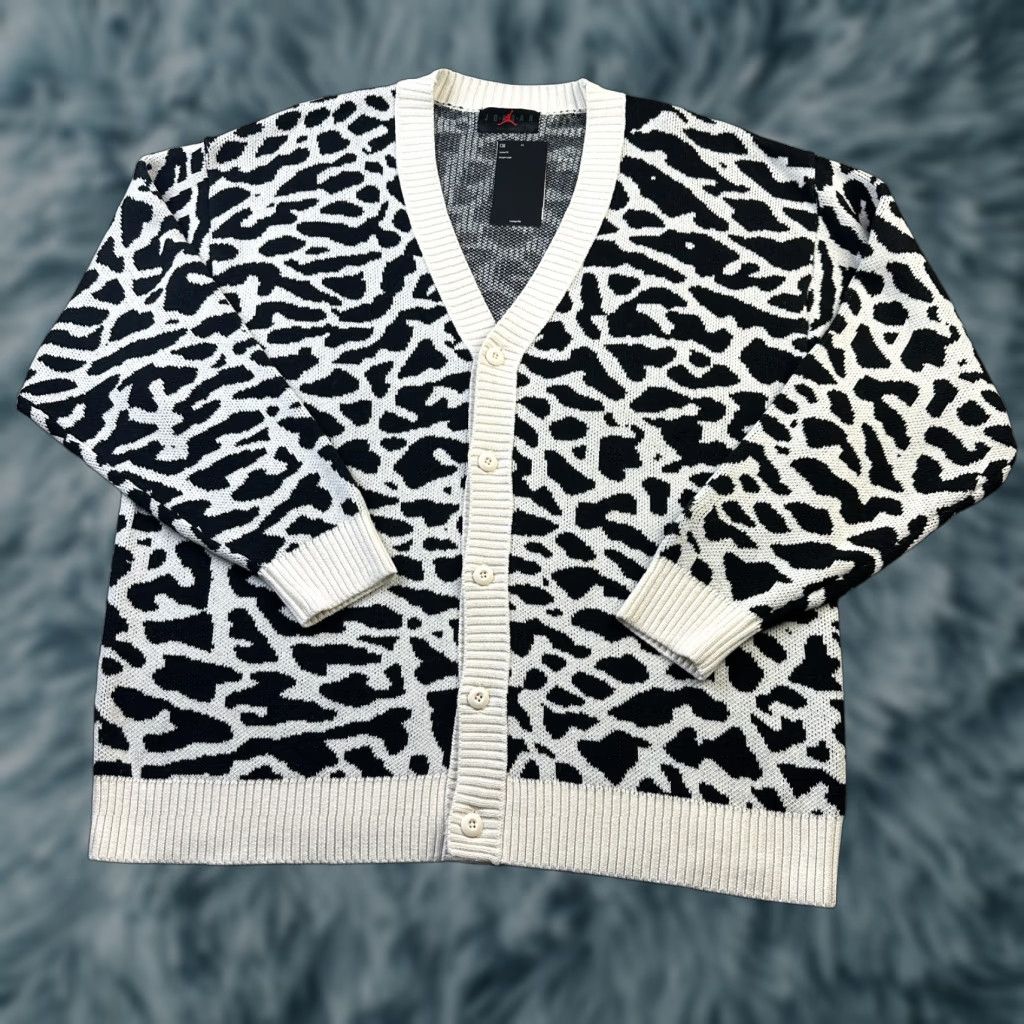 Jordan Brand VINTAGE Jordan Sweater Mens XL Cardigan White Black Elephant Print Heritage Size US XL / EU 56 / 4 - 1 Thumbnail