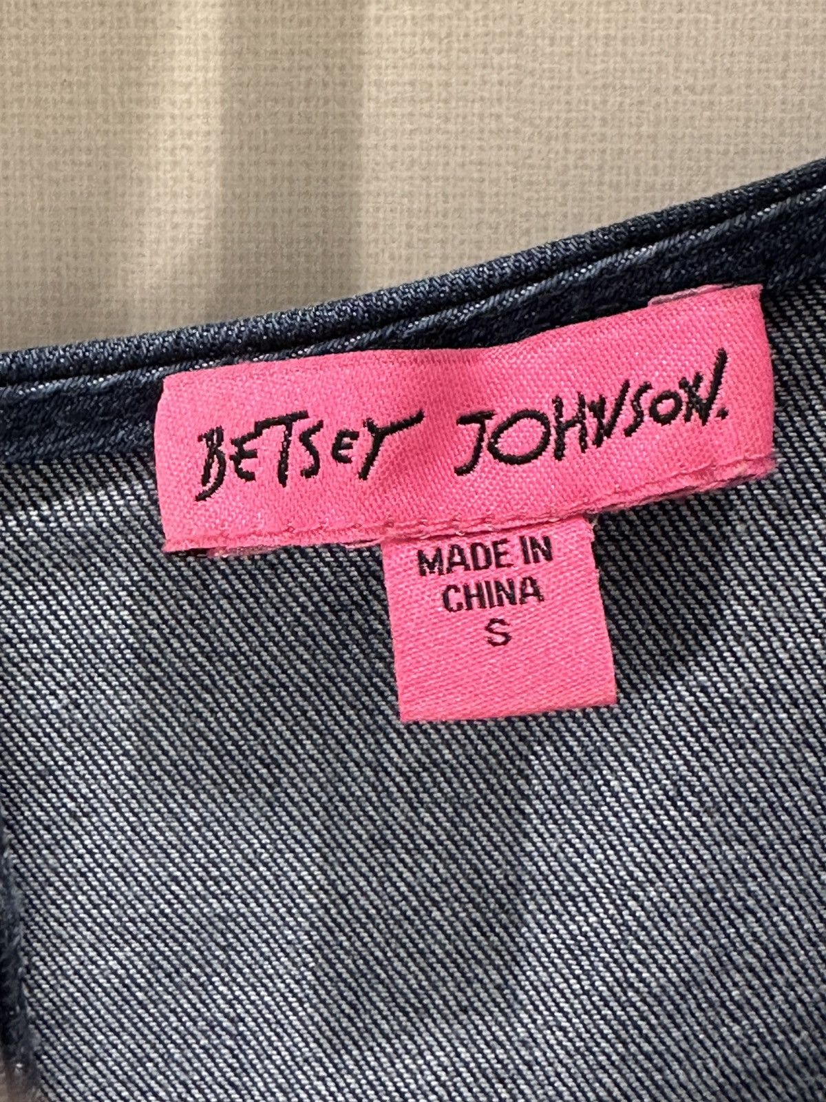 Betsey Johnson Betsey Johnson denim dress. Puff sleeve back zip closure S Size S / US 4 / IT 40 - 3 Thumbnail