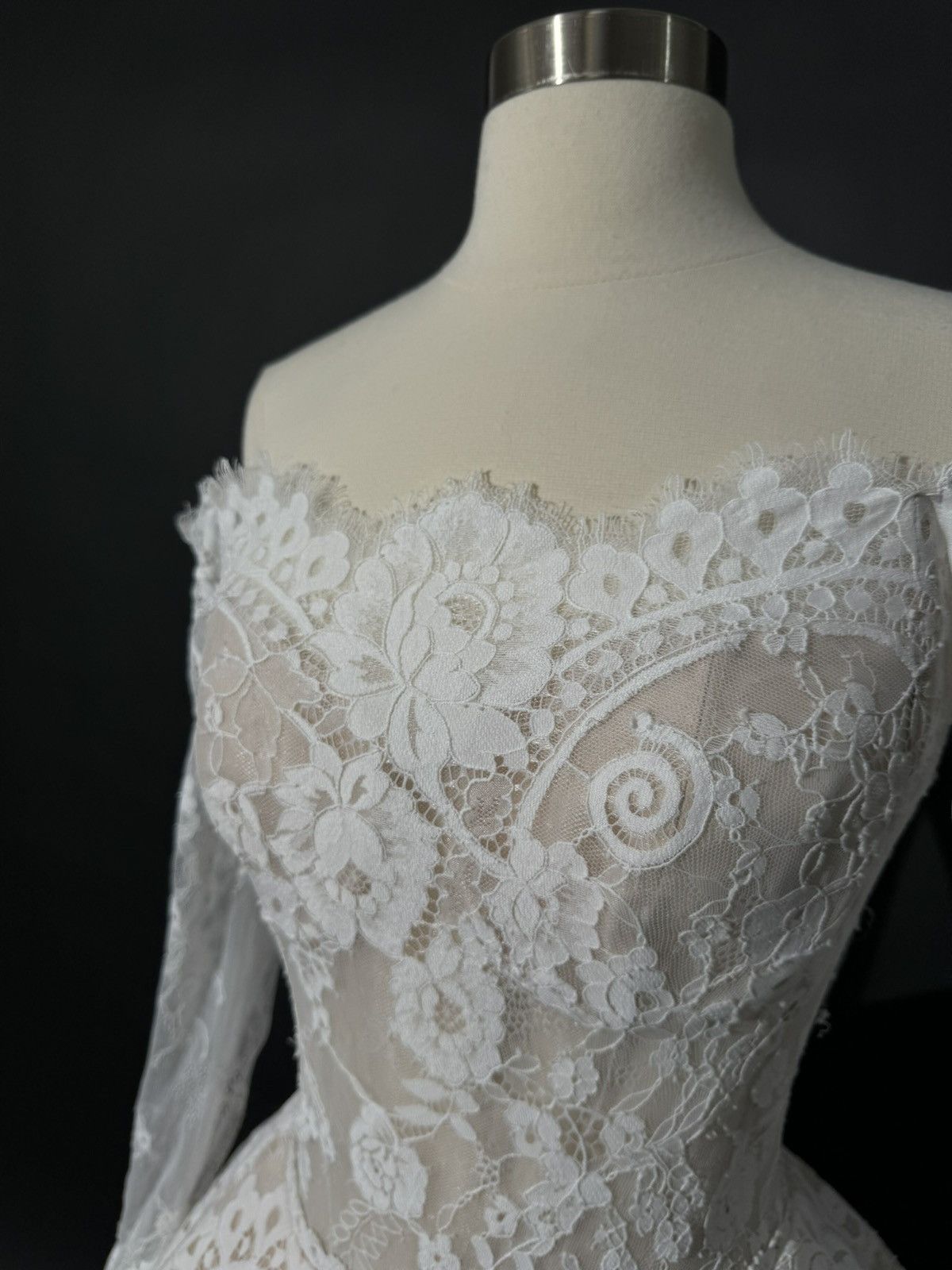 Other Preloved US 2 Anna Augusta Off-Shoulder Bridal Gown Size XS / US 0-2 / IT 36-38 - 5 Thumbnail