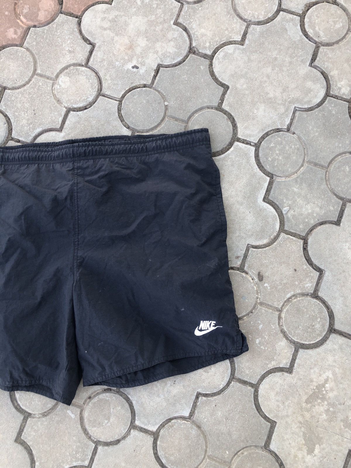 Vintage Vintage Nylon Nike Big Swoosh Y2K Short Size US 32 / EU 48 - 4 Thumbnail