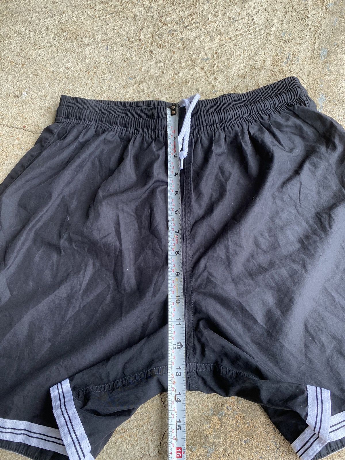 Nike × Vintage Vintage 90’s Nike Black Essential Medium Shorts Size US 26 / EU 42 - 9 Thumbnail