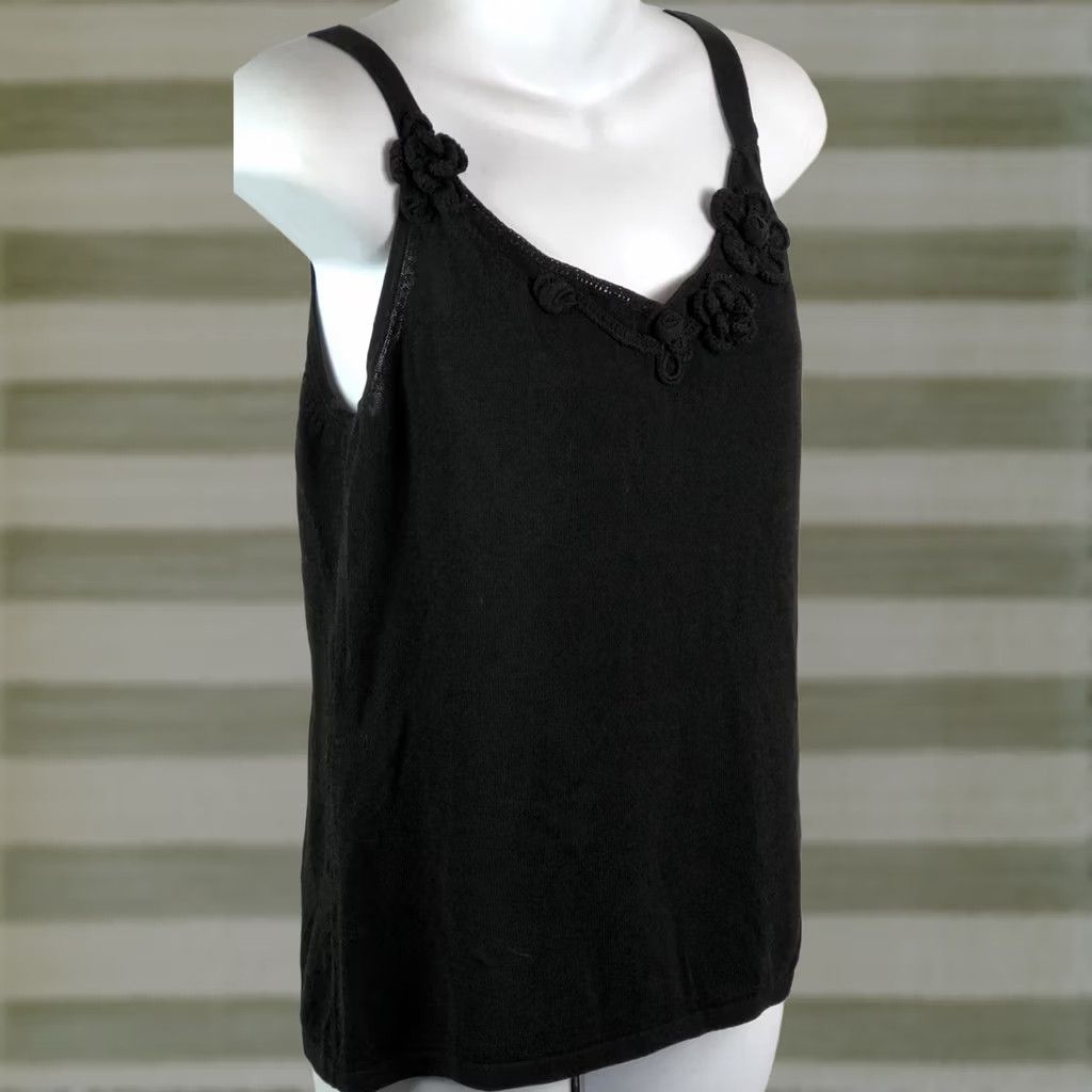 Ann Taylor Ann Taylor Sleeveless Knit Tank Top LP Black Crochet Flower V-Neck Tank Womens Pocket? Size L / US 10 / IT 46 - 1 Thumbnail