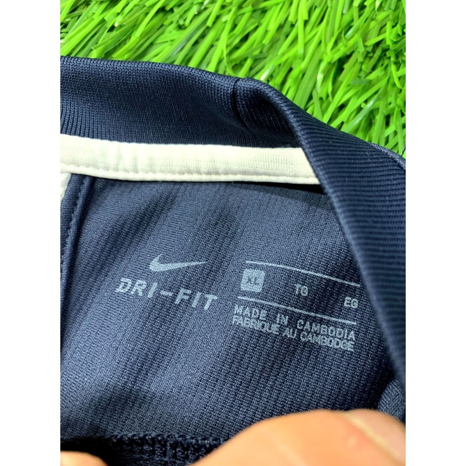 Nike NIKE ACADEMY DRI-FIT SHIRT FOOTBALL JERSEY MEN XL Navy Blue and White Nike Academy Dri-Fit Shirt Size US XL / EU 56 / 4 - 4 Thumbnail