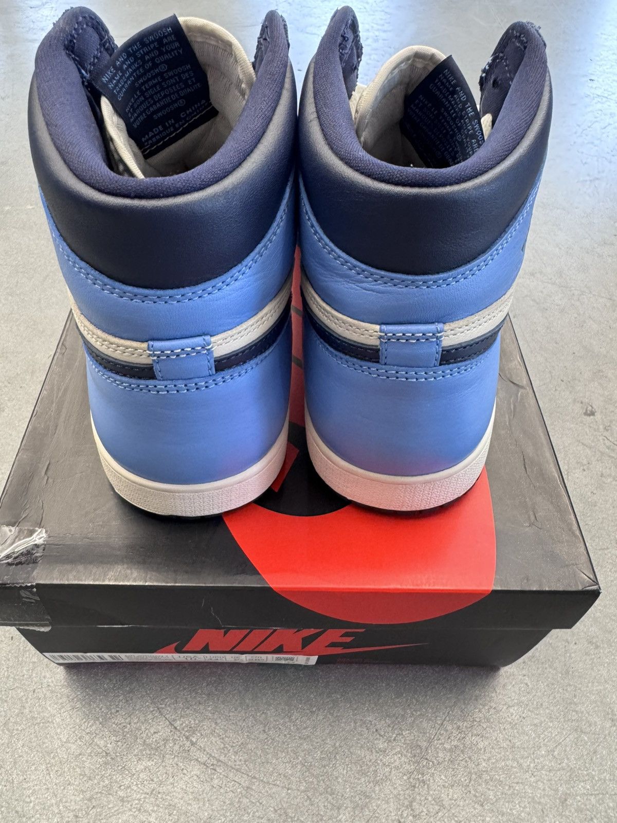 Jordan Brand 2019 Jordan 1 Retro High Obsidian Size US 10.5 / EU 43-44 - 8 Thumbnail