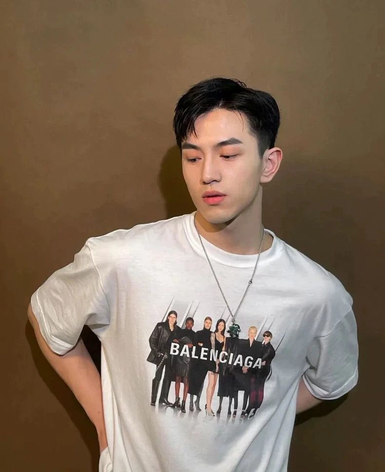 Balenciaga Balenciaga White band portrait short sleeve T-shirt Size US M / EU 48-50 / 2 - 6 Thumbnail