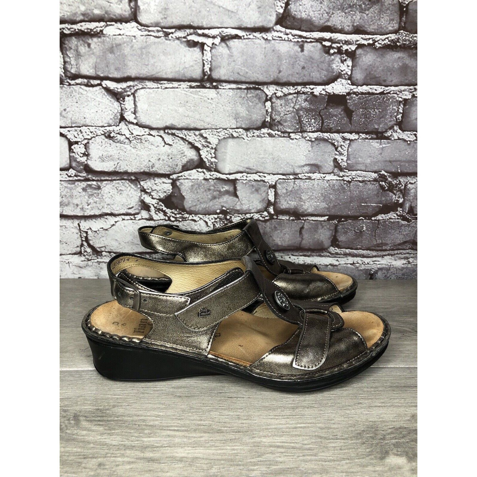 Other FINN COMFORT Adana Pewter Metallic Leather Strap Wedge Sanda Size US 8 / IT 38 - 21 Thumbnail