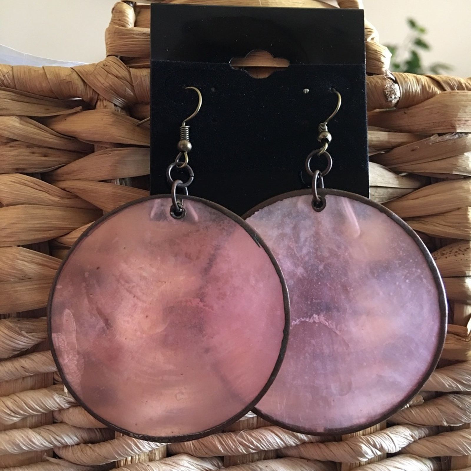 Vintage Vintage brass tone framed shell fish hook earrings Size ONE SIZE - 1 Thumbnail