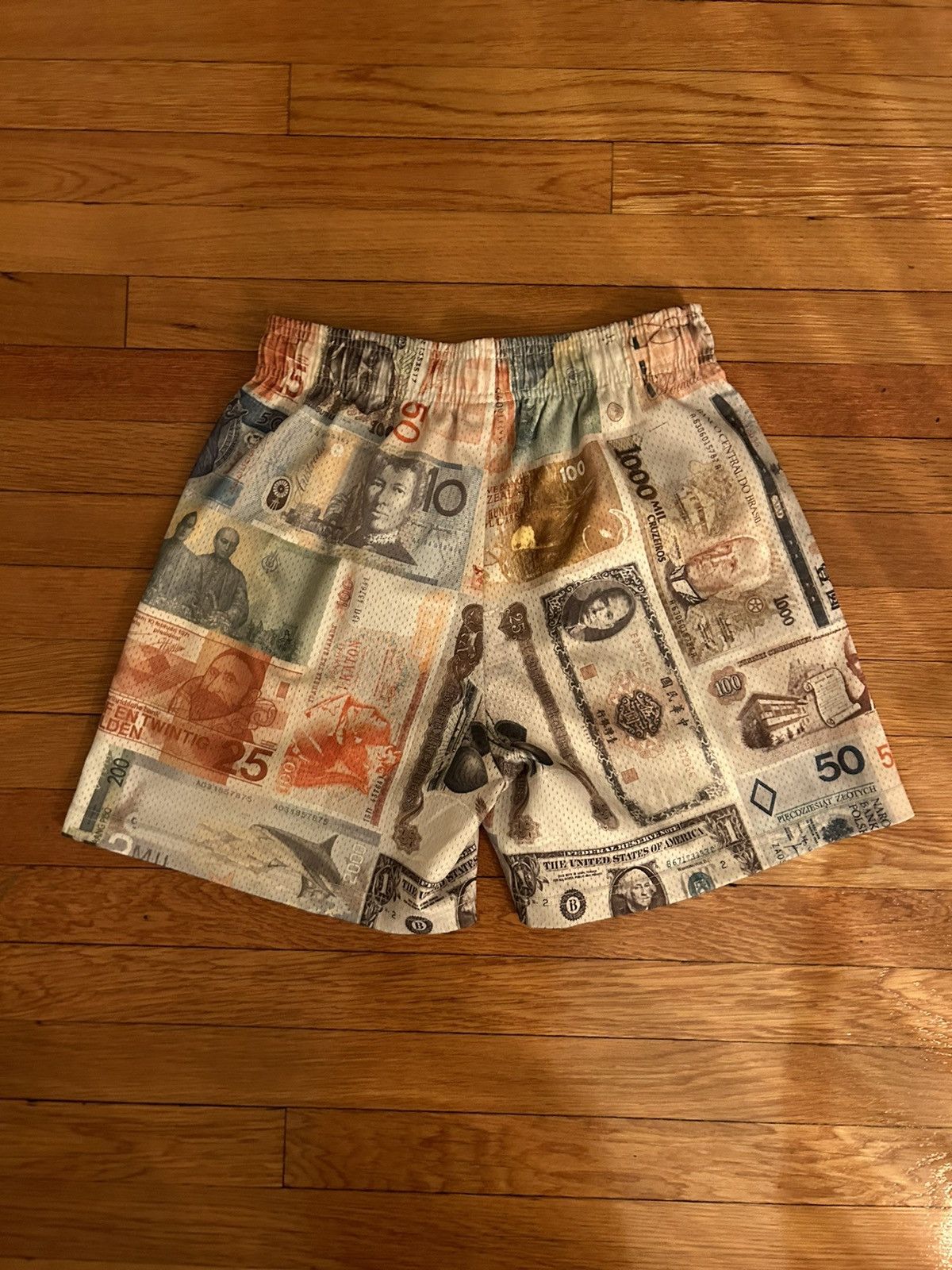 Bravest Studios Bravest Studios Money Currency Shorts Size US 32 / EU 48 - 2 Thumbnail