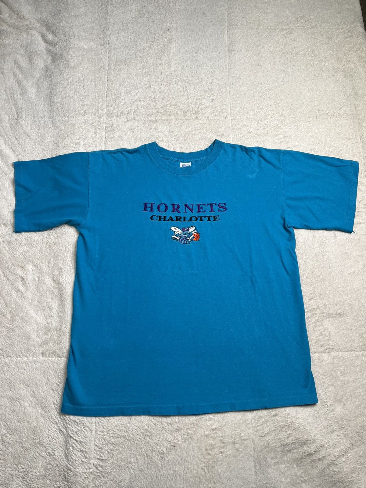 Salem Sportswear Vintage 90s Salem Sportswear NBA Charlotte Hornets T Shirt Size US XL / EU 56 / 4 - 1 Thumbnail