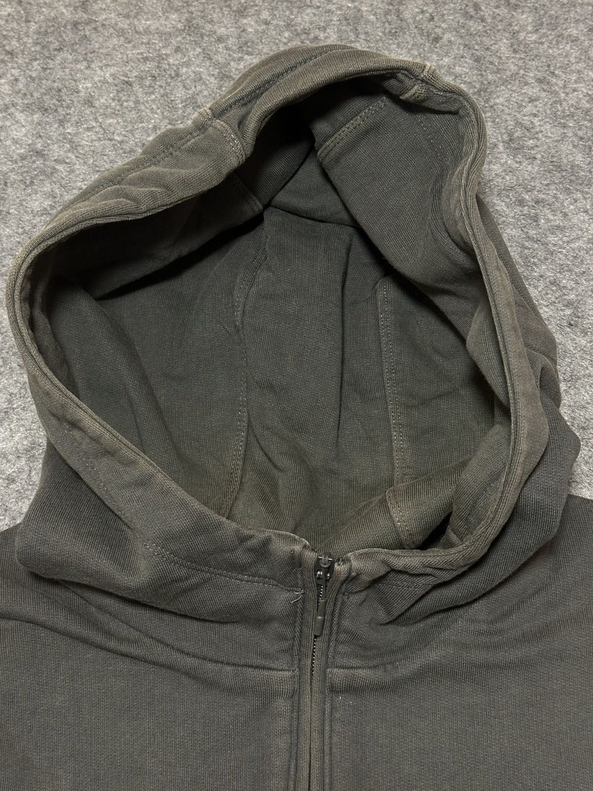 Y-3 Y-3 brand zip-up hoodie in a dark grey color. Size US M / EU 48-50 / 2 - 7 Thumbnail