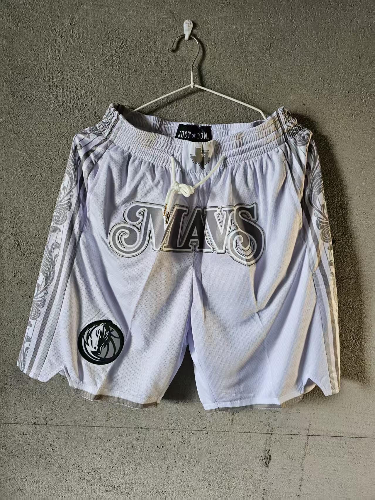 NBA Dallas Mavericks Short L Size Size US 36 / EU 52 - 1 Thumbnail