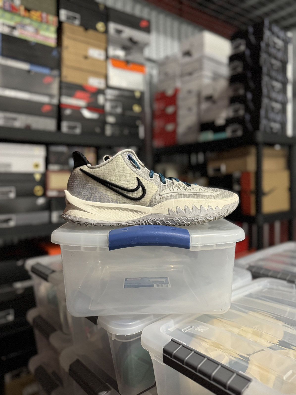 Nike Nike Kyrie 4 Low Light Grey Blue Size 12 Size US 12 / EU 45 - 1 Thumbnail
