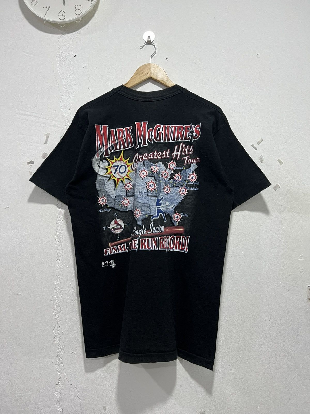 Vintage Vintage 90s Mark McGwires Final Home Run Tshirt Size US L / EU 52-54 / 3 - 10 Thumbnail
