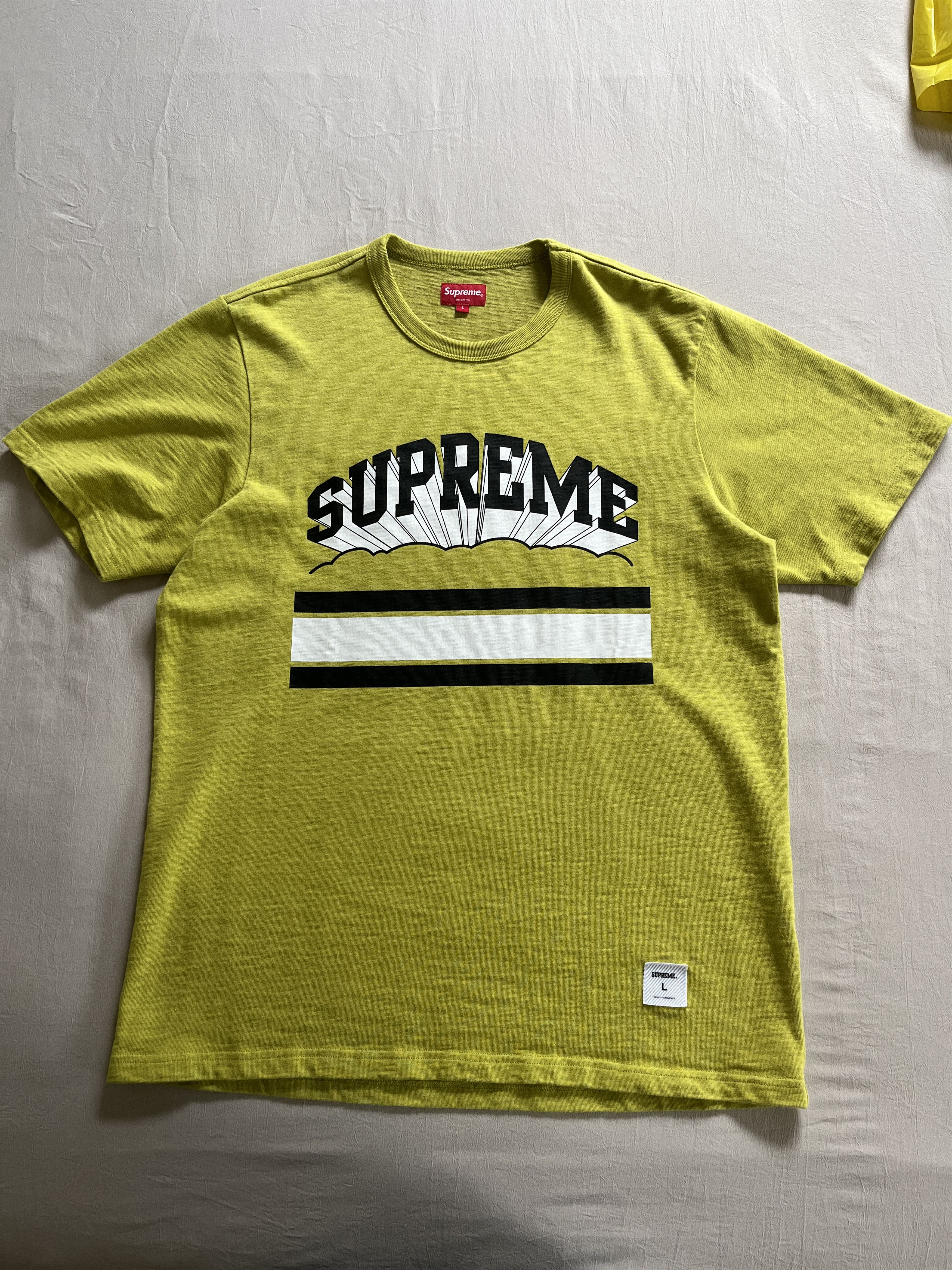 Supreme Supreme Cloud Arc Tee Sulfur Size US L / EU 52-54 / 3 - 1 Thumbnail