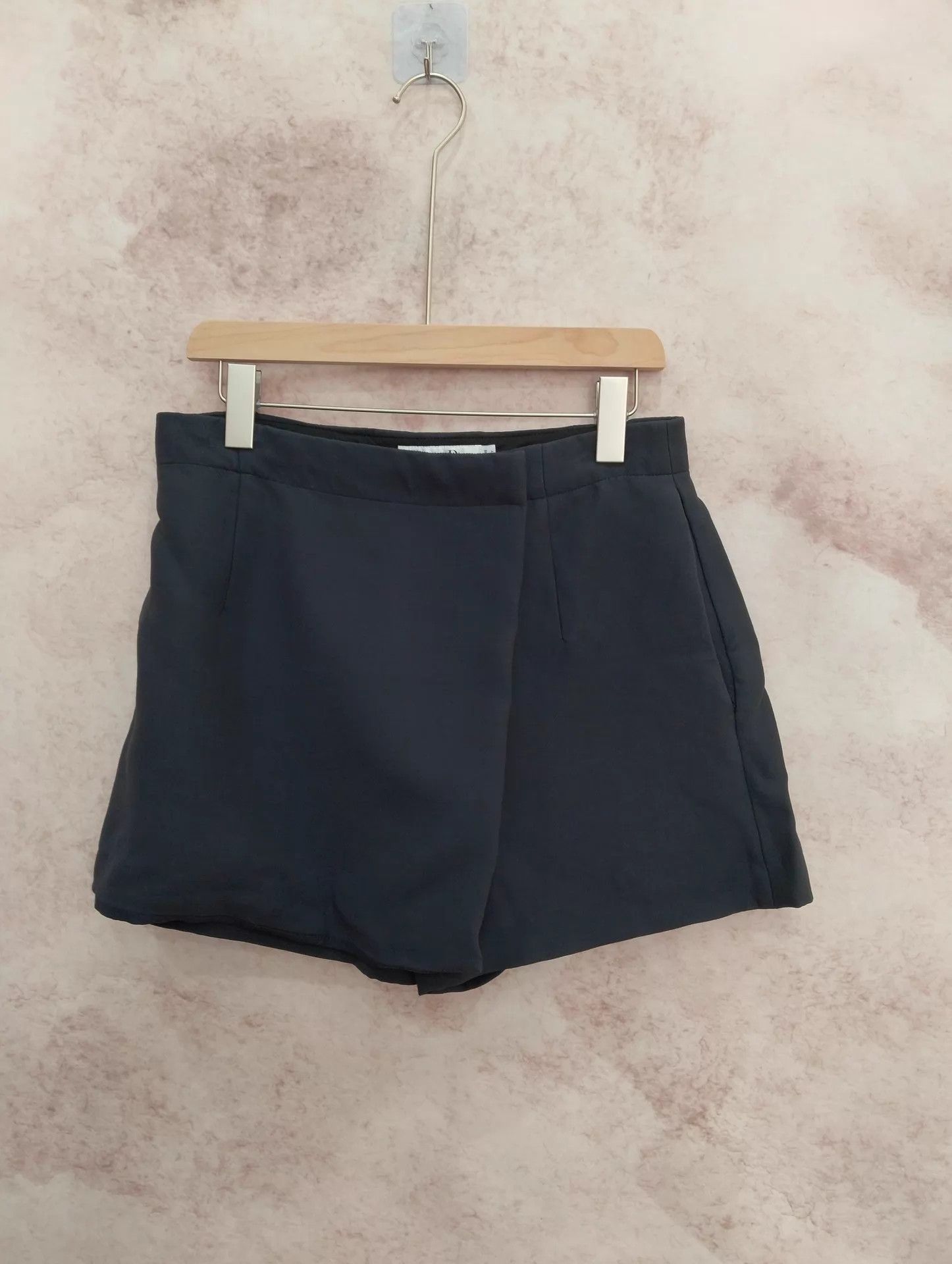 Dior DIOR Wool Shorts 40 (95 New) Size 28" / US 6 / IT 42 - 1 Thumbnail