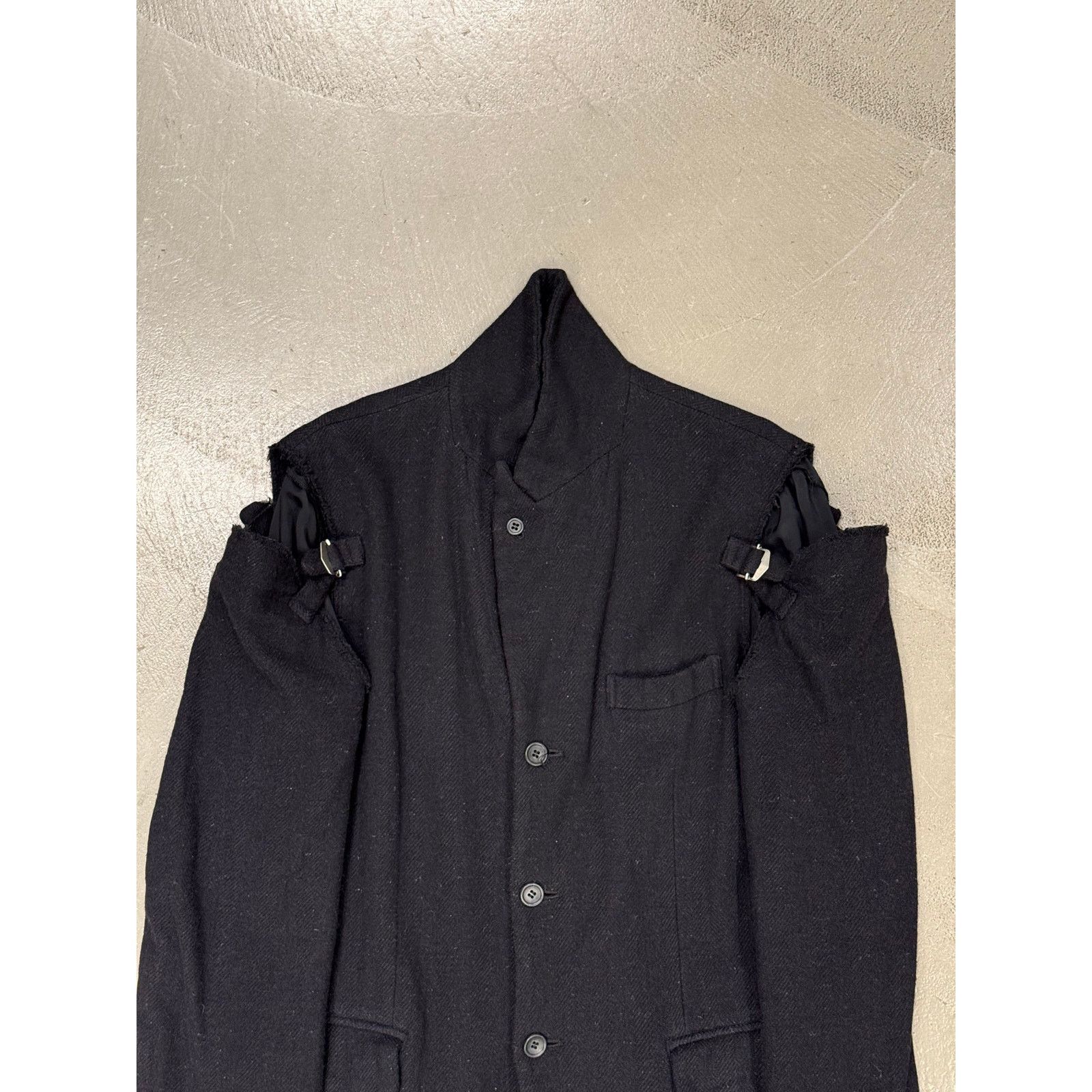Comme des Garcons 2023 Comme des Garçons cut-out open shoulders buckel blazer Size US XL / EU 56 / 4 - 5 Thumbnail